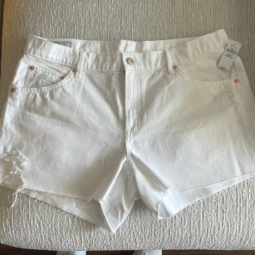 Gap 4” Low Rise Stride White Denim Shorts
